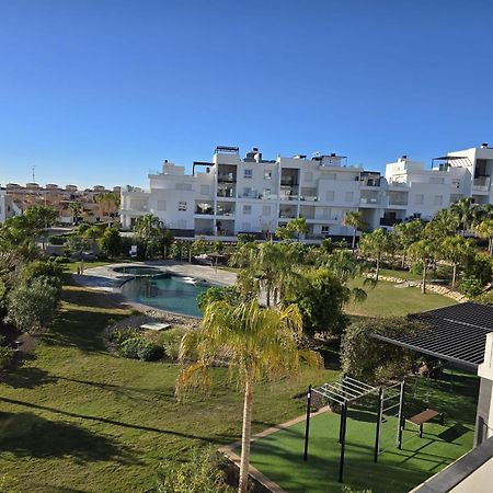 Nice 2 Bedroom Bali Apartment With Sea Views 또레비에하 외부 사진