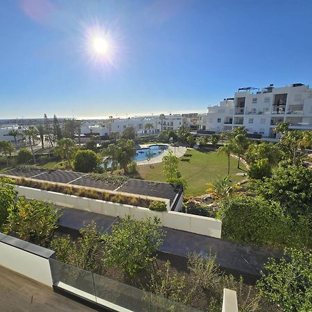 Nice 2 Bedroom Bali Apartment With Sea Views 또레비에하 외부 사진