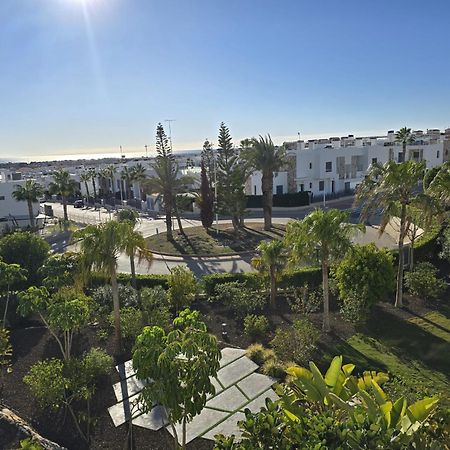 Nice 2 Bedroom Bali Apartment With Sea Views 또레비에하 외부 사진