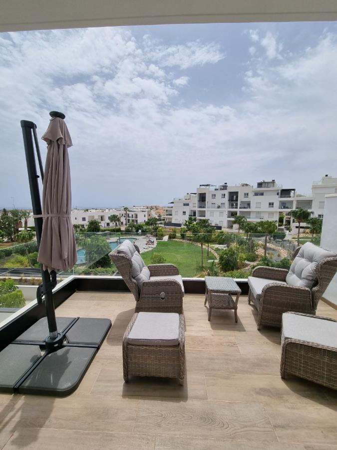 Nice 2 Bedroom Bali Apartment With Sea Views 또레비에하 외부 사진