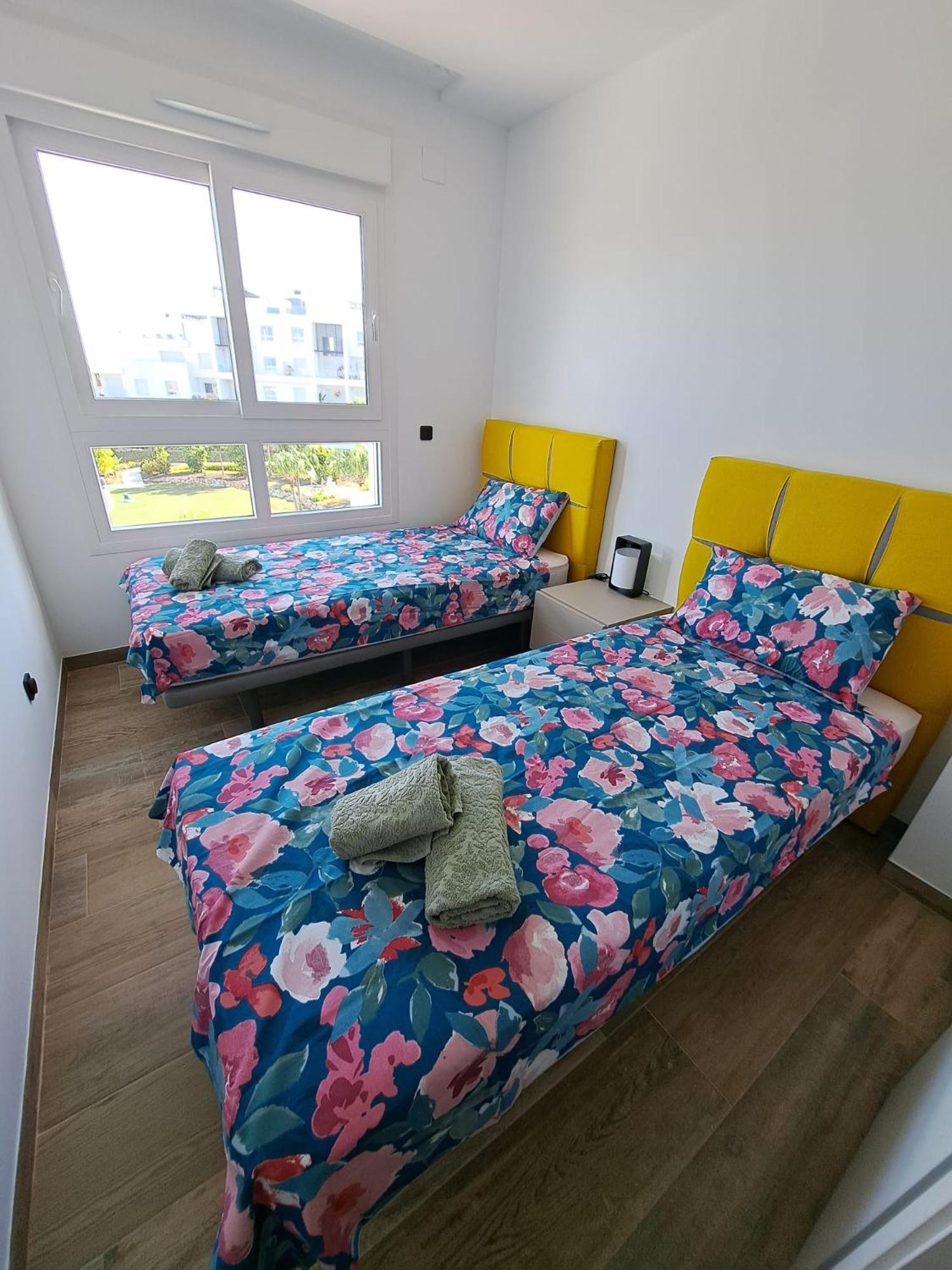 Nice 2 Bedroom Bali Apartment With Sea Views 또레비에하 외부 사진