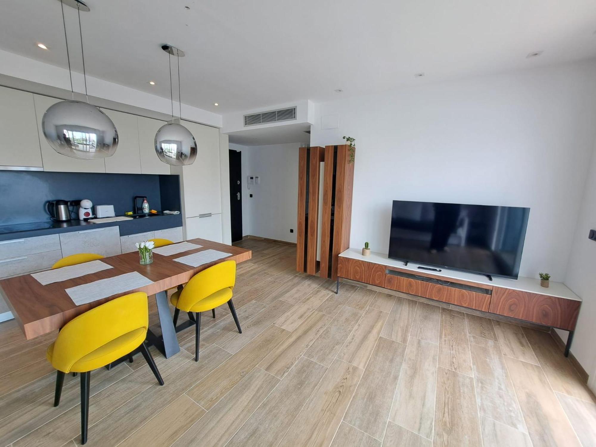 Nice 2 Bedroom Bali Apartment With Sea Views 또레비에하 외부 사진