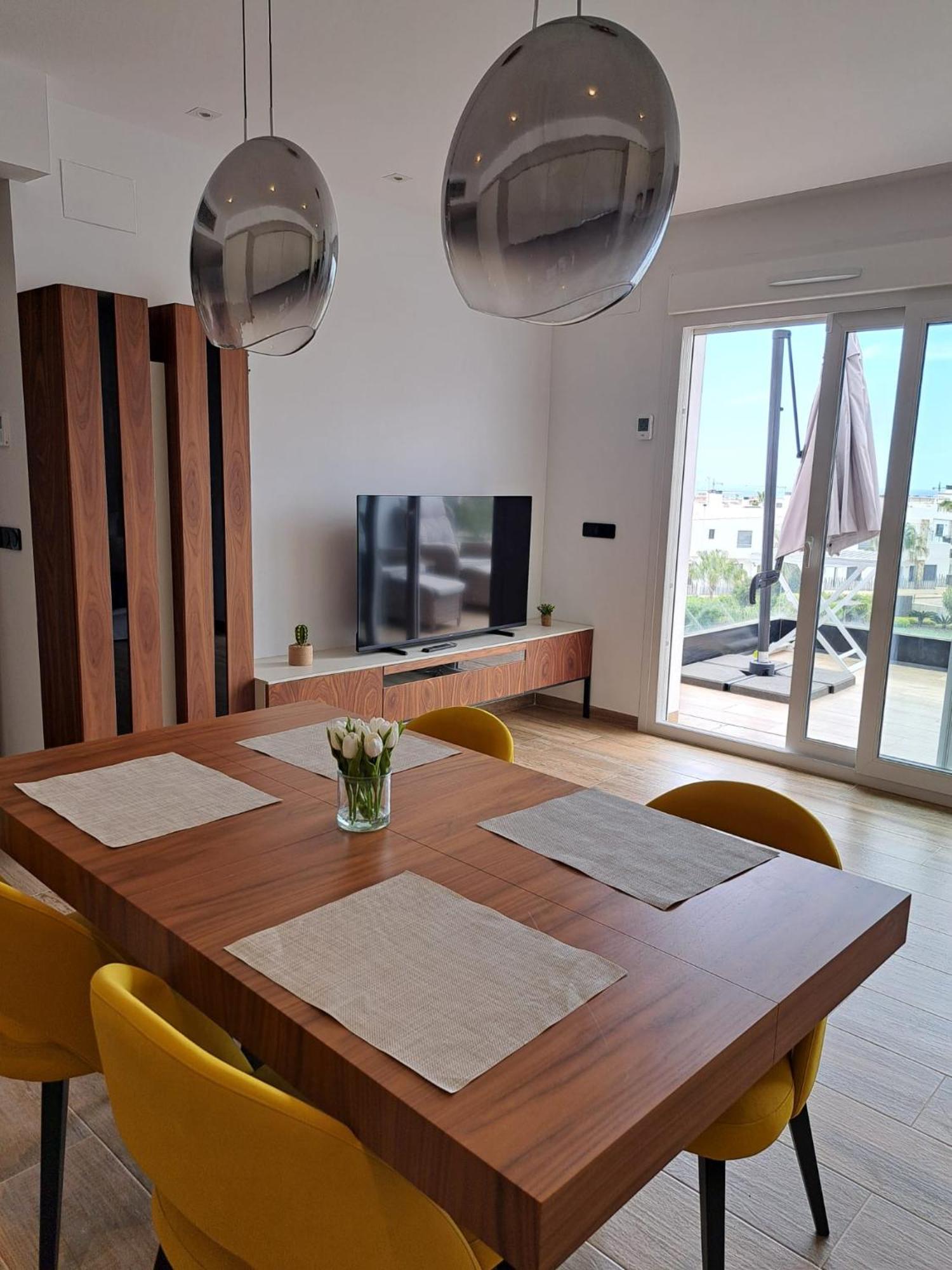 Nice 2 Bedroom Bali Apartment With Sea Views 또레비에하 외부 사진