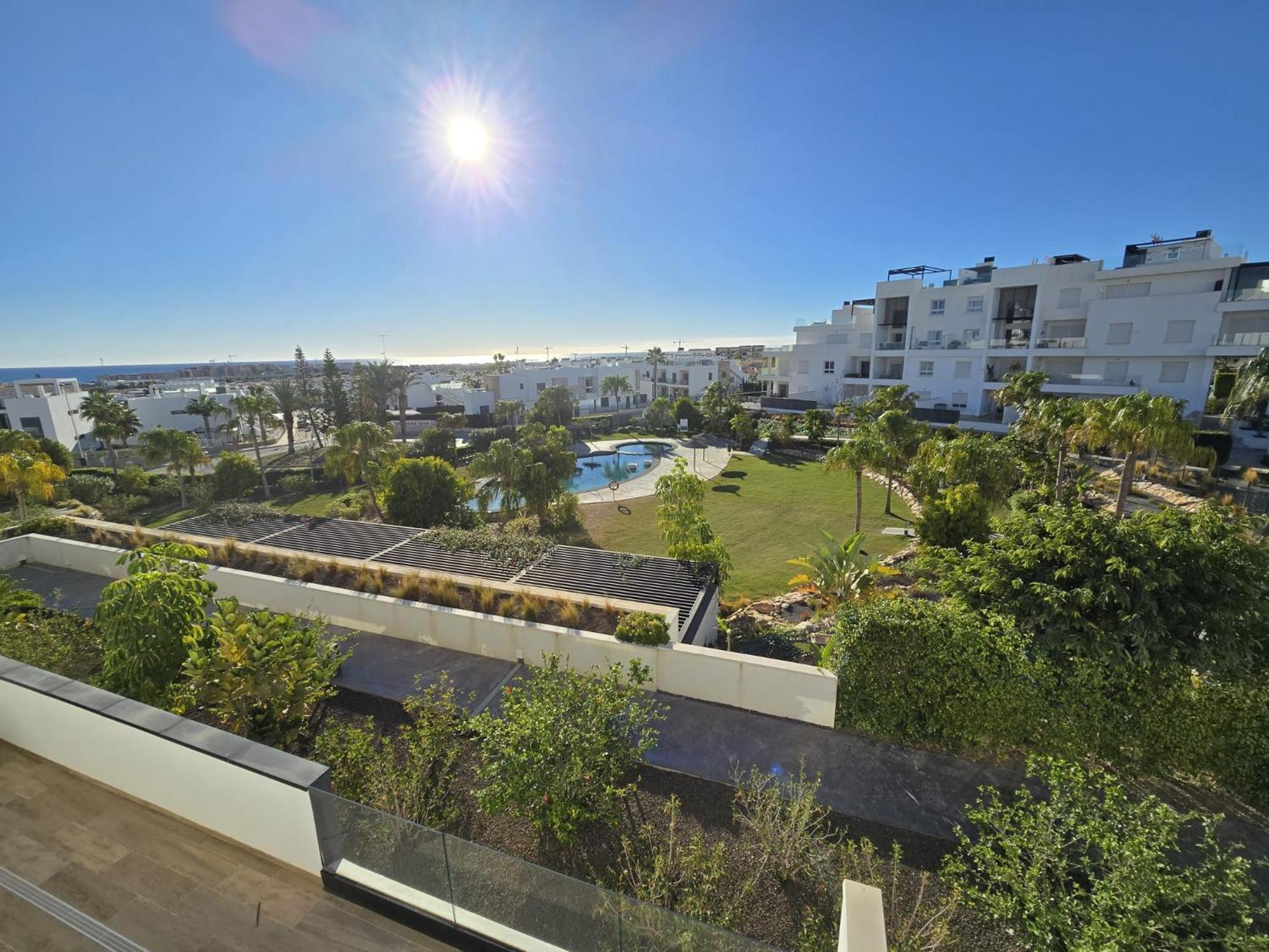 Nice 2 Bedroom Bali Apartment With Sea Views 또레비에하 외부 사진