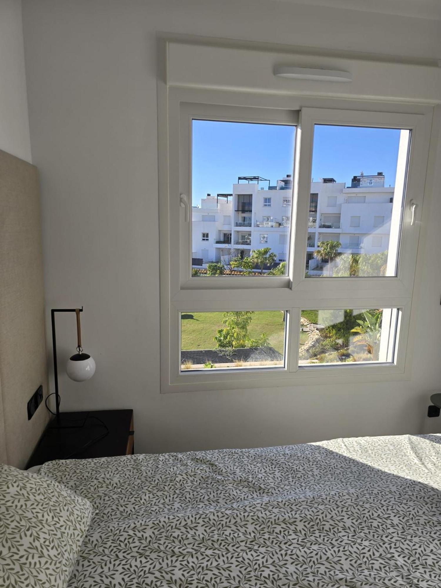 Nice 2 Bedroom Bali Apartment With Sea Views 또레비에하 외부 사진