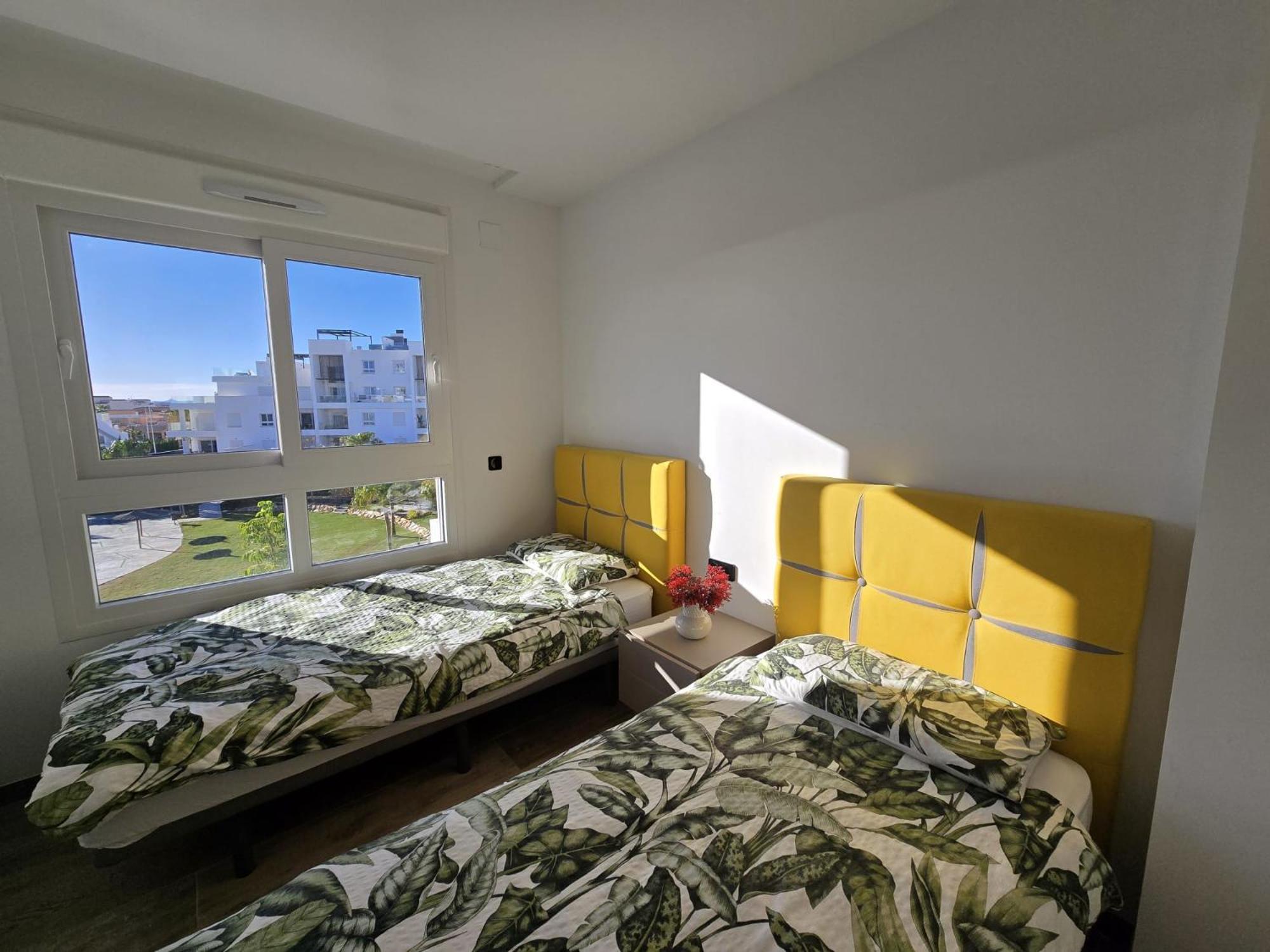 Nice 2 Bedroom Bali Apartment With Sea Views 또레비에하 외부 사진