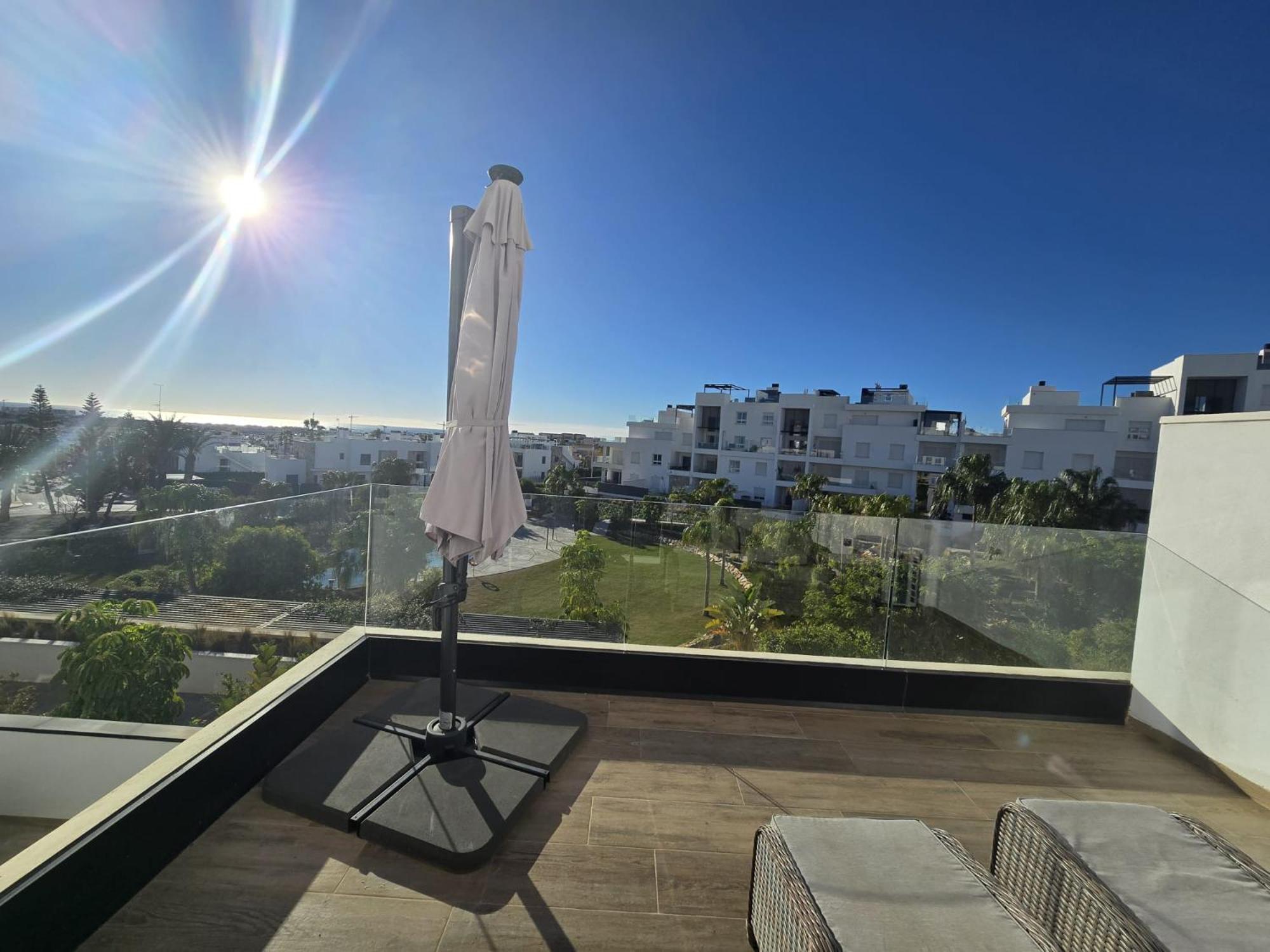 Nice 2 Bedroom Bali Apartment With Sea Views 또레비에하 외부 사진