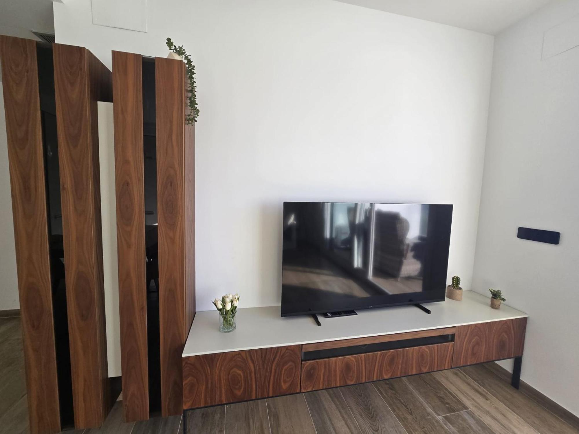 Nice 2 Bedroom Bali Apartment With Sea Views 또레비에하 외부 사진