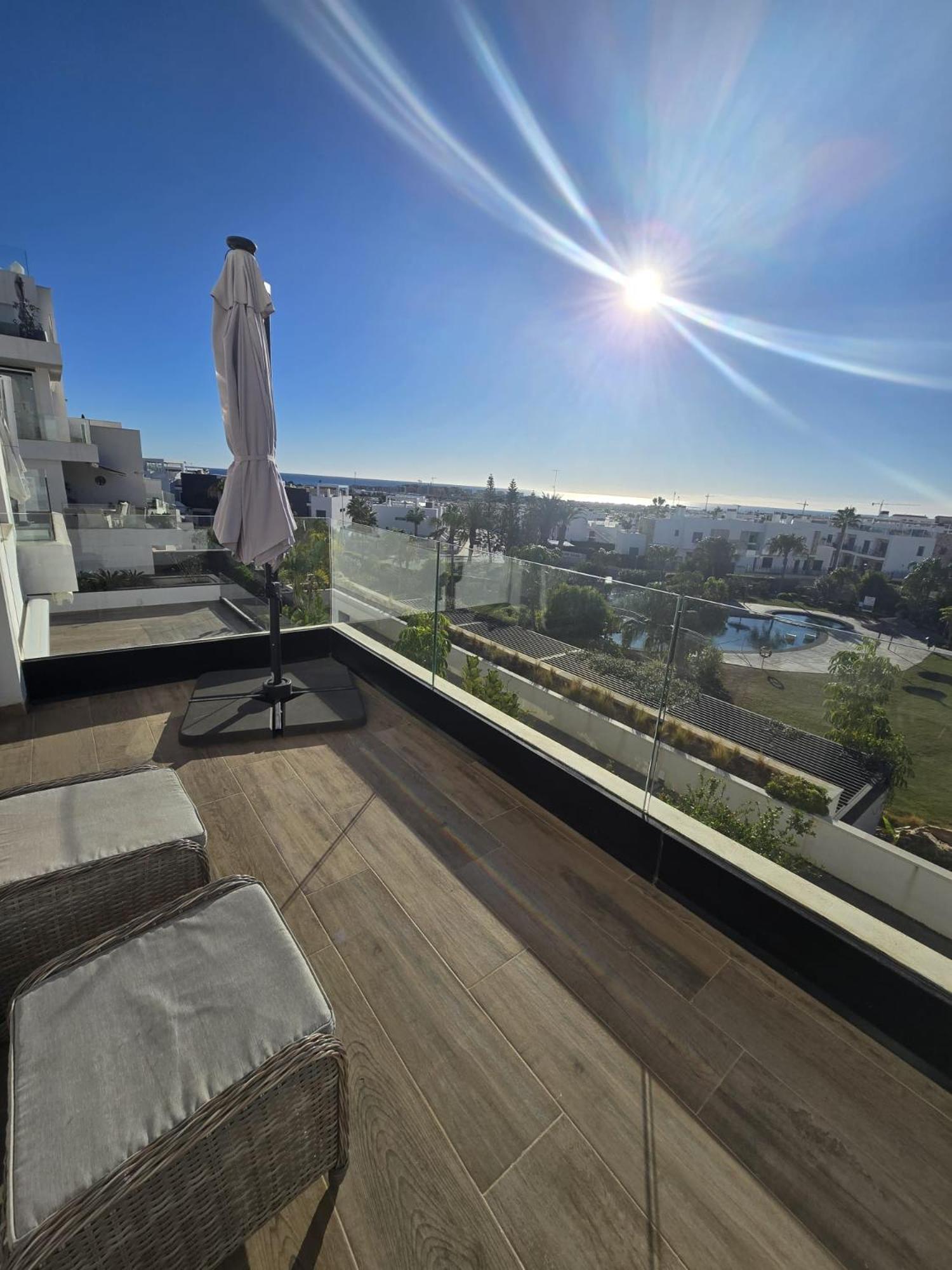 Nice 2 Bedroom Bali Apartment With Sea Views 또레비에하 외부 사진